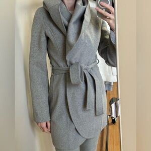 Tahari Women’s Marla Wool Caped Gray Coat Size Small
